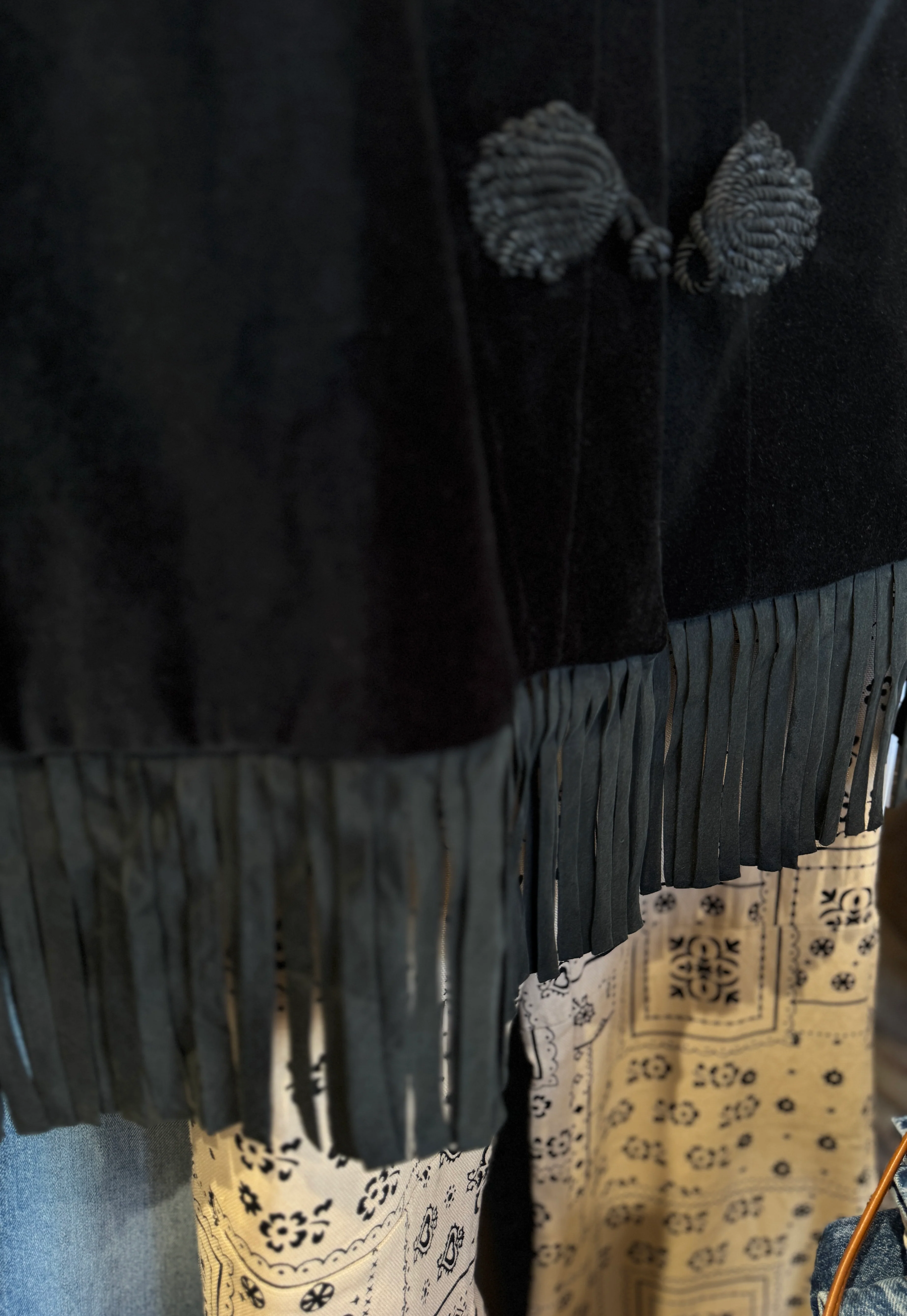 KENSINGTON FRINGE CAPE - Image 3