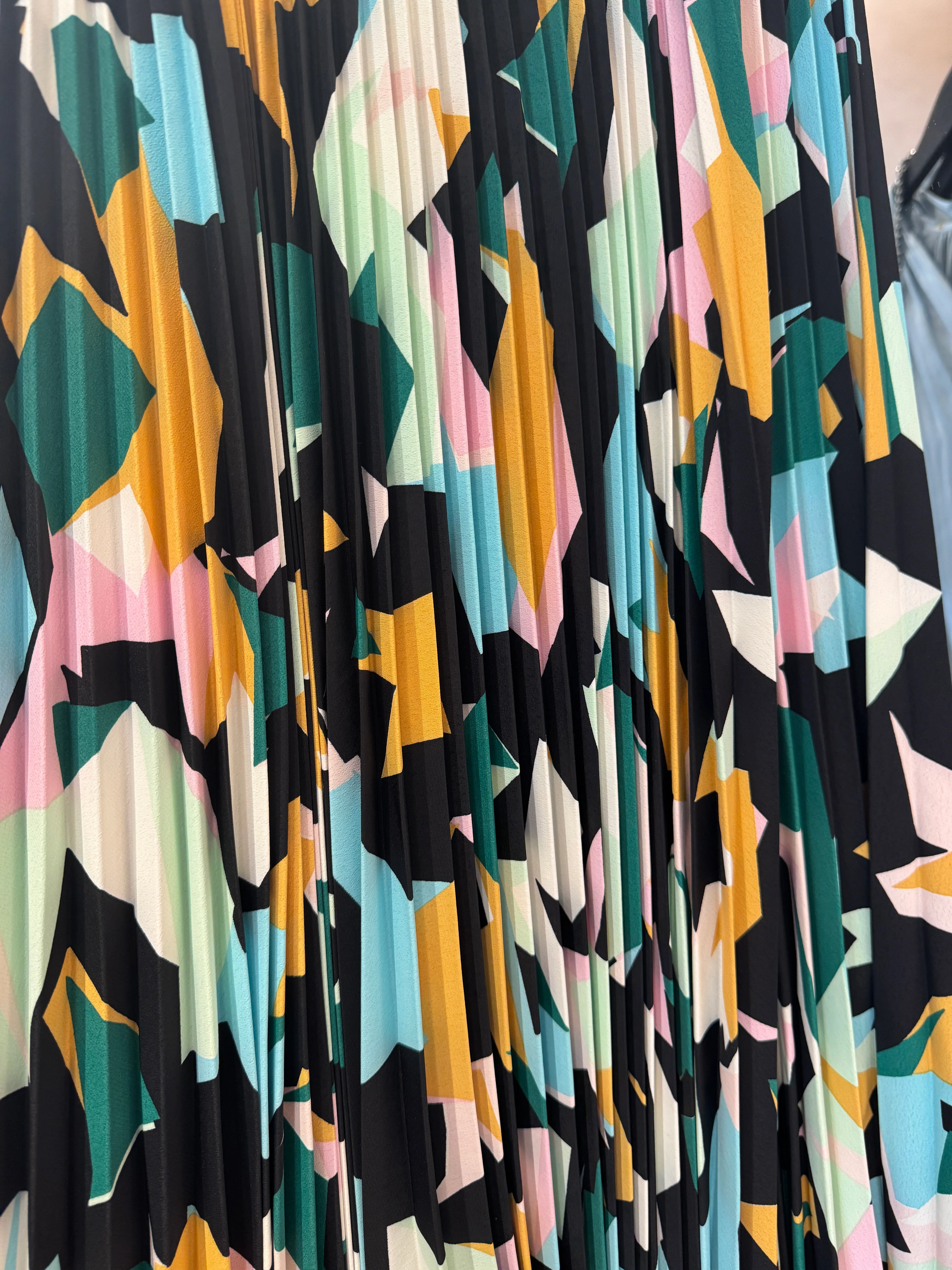 ART PRINT PLEAT SKIRT - Image 2
