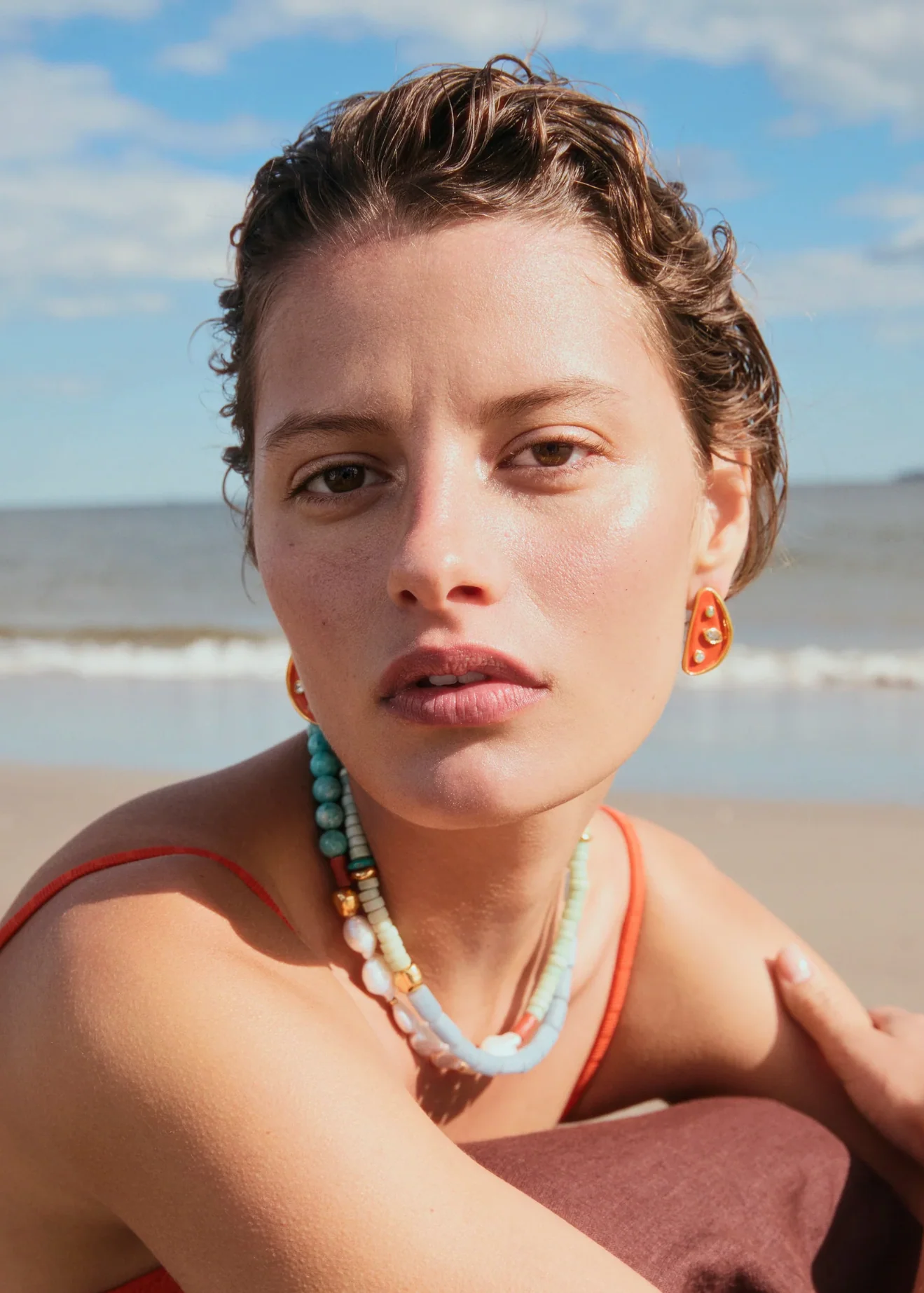 ISOLA STUD EARRINGS IN MELON