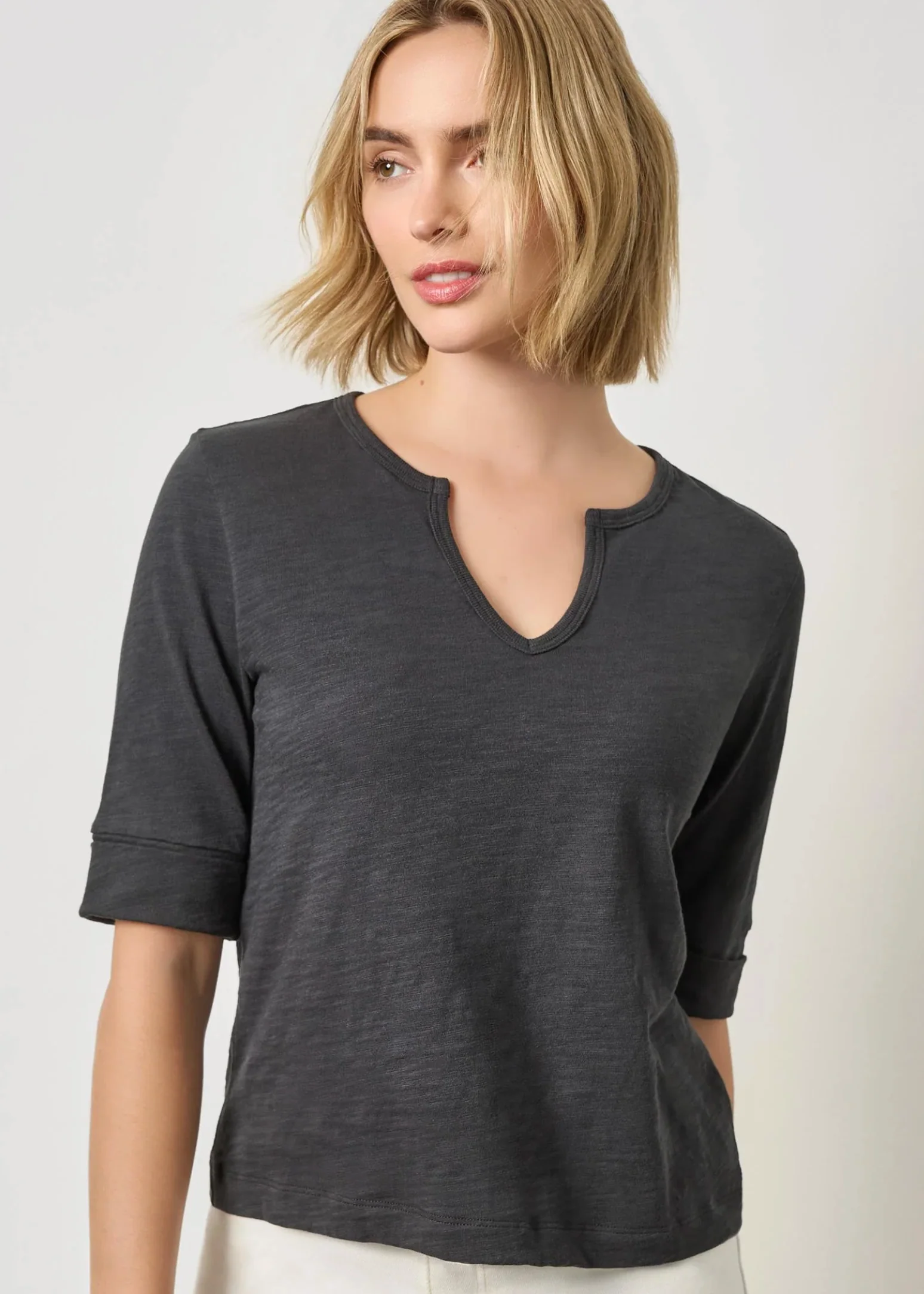 RIB TRIM ELBOW SPLIT NECK