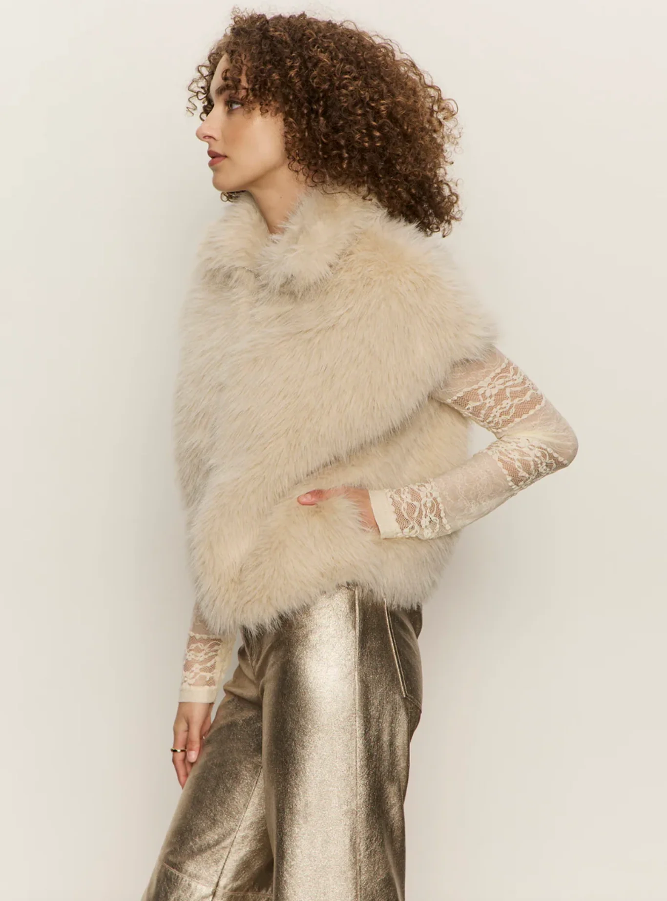 SILKY FUR VEST - Image 3