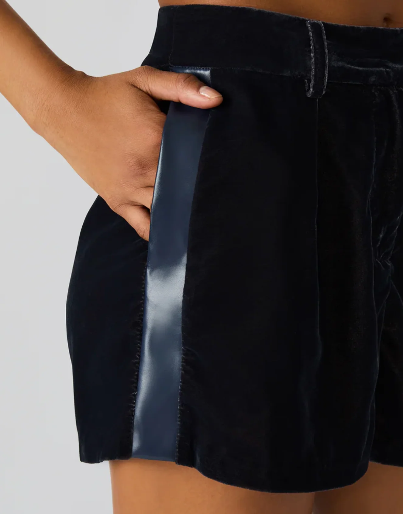 MINNETTA SHORTS - Image 2