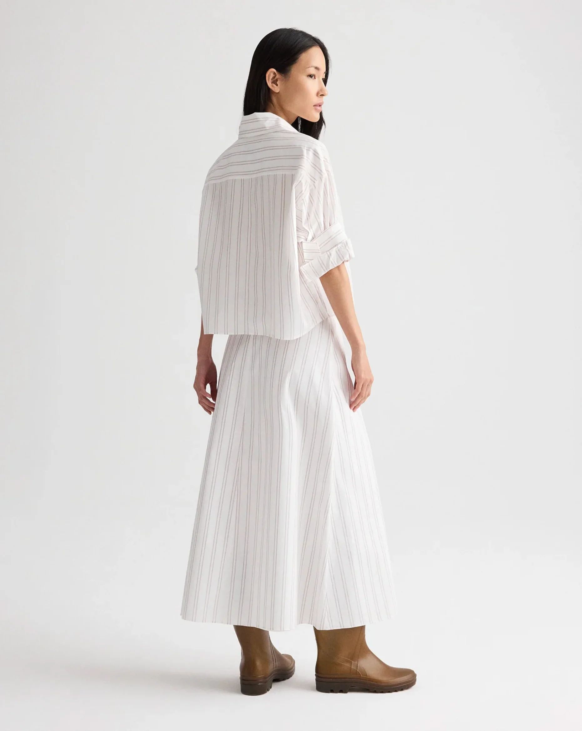 TIE ONE ON - Image 4